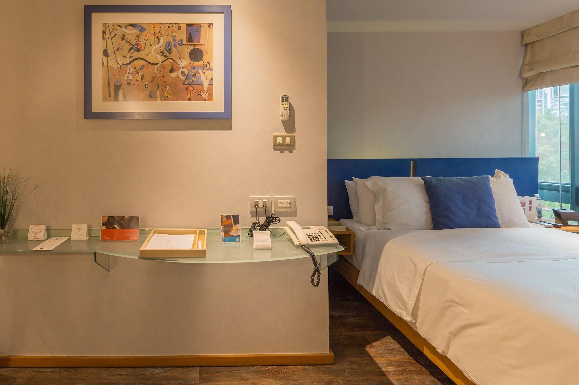 Suites Contempo Mexico Extérieur photo A room at the hotel