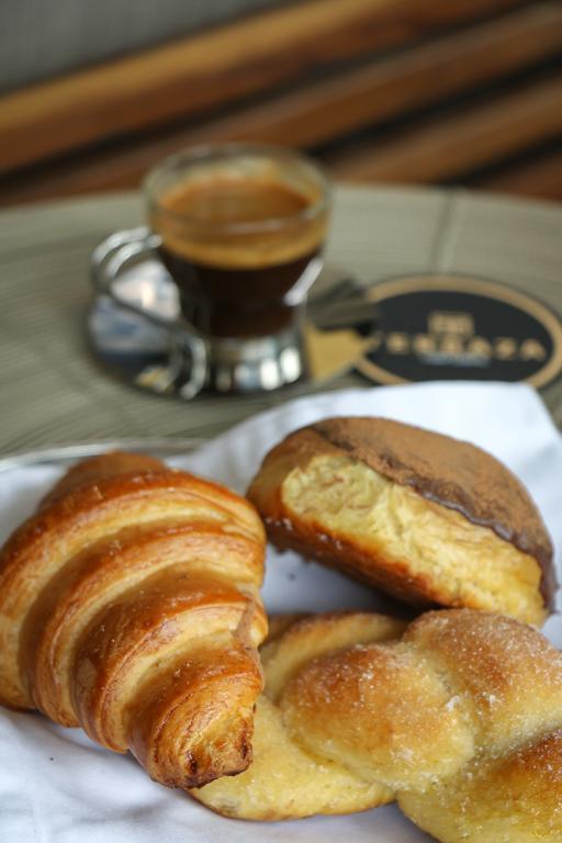 Suites Contempo Mexico Extérieur photo A typical Italian breakfast