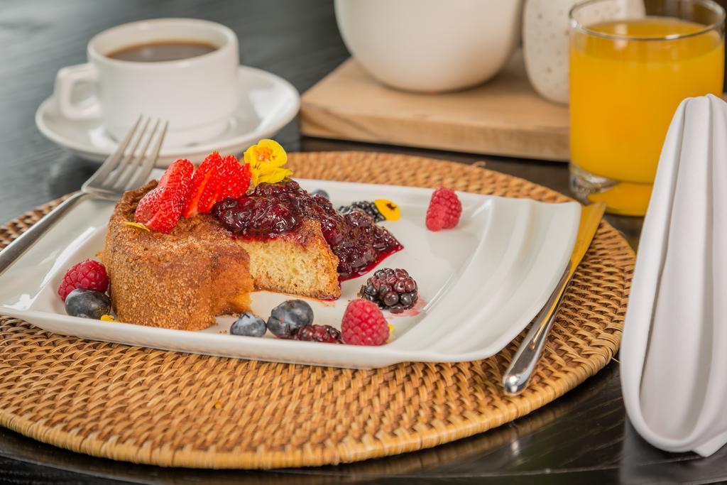 Suites Contempo Mexico Extérieur photo A breakfast of fruit and orange juice