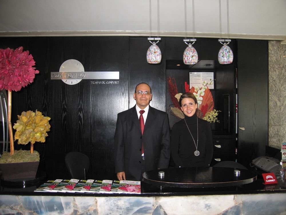 Suites Contempo Mexico Extérieur photo A concierge at a hotel