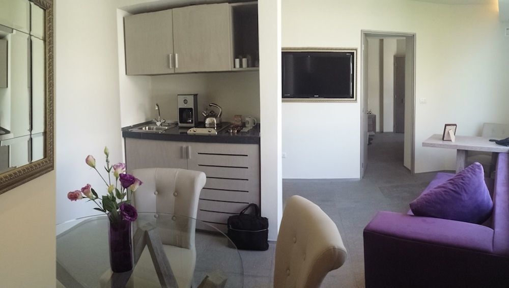 Suites Contempo Mexico Extérieur photo A typical studio apartment