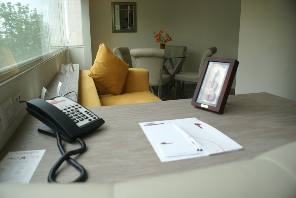 Suites Contempo Mexico Extérieur photo A desktop video phone