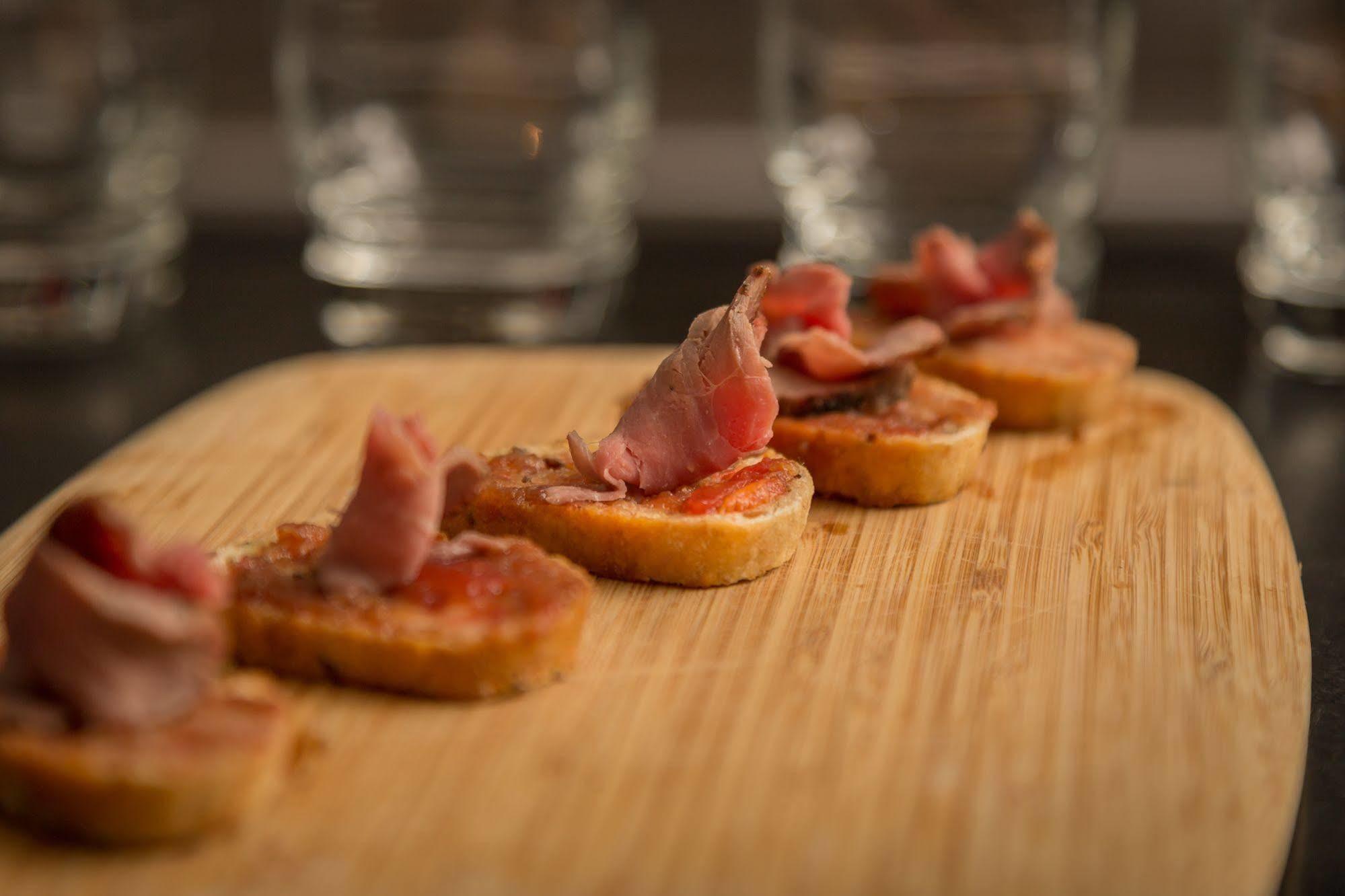 Suites Contempo Mexico Extérieur photo Toast with ham